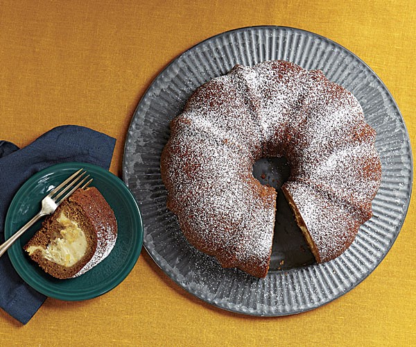 Pumpkin-ginger tunnel cake