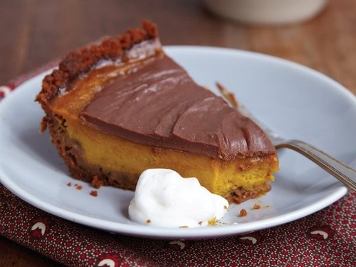Pumpkin-milk chocolate pie with gingersnap crust