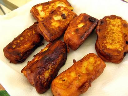 Pumpkin pakora with crushed coriander seeds (Kaddu pakora)