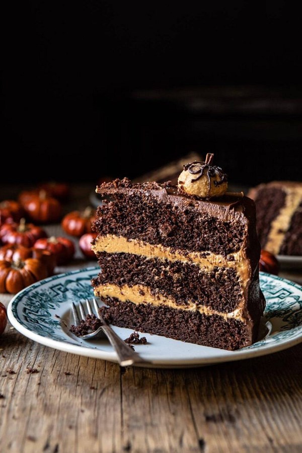 Pumpkin patch chocolate peanut butter cake (with mini peanut butter pumpkins)