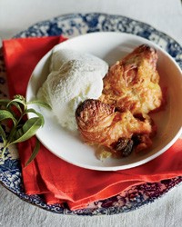 Pumpkin pie-croissant pudding