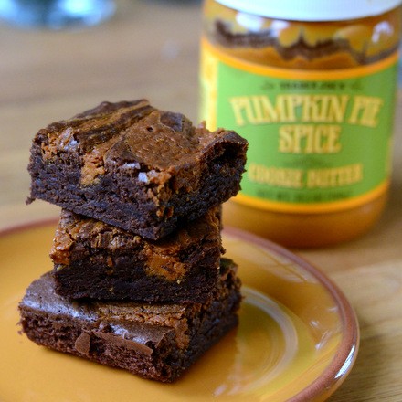 Pumpkin pie spice cookie butter brownies