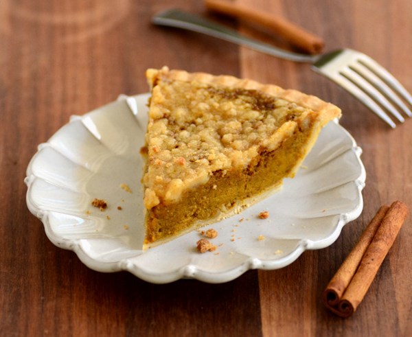Pumpkin pie with streusel topping