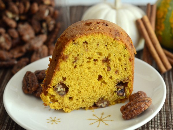 Pumpkin praline pecan bundt cake