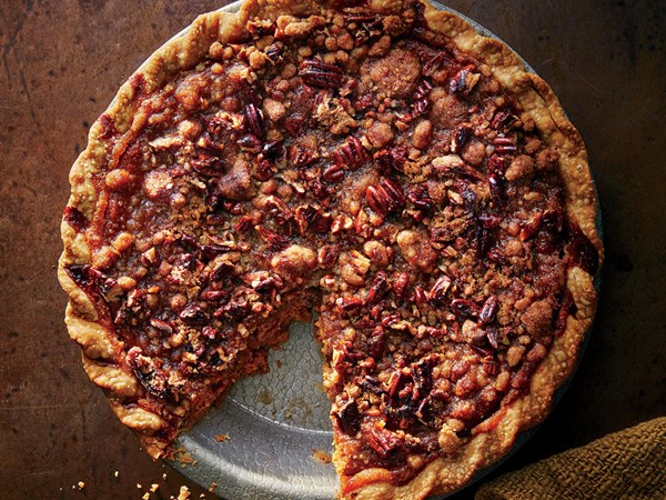 Pumpkin-praline pie