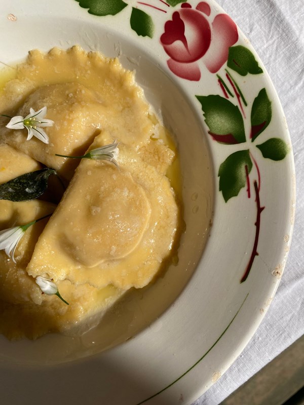 Pumpkin, ricotta and chilli ravioli with brown butter and sage (Ravioli di zucca e ricotta con burro caramellato e salvia)