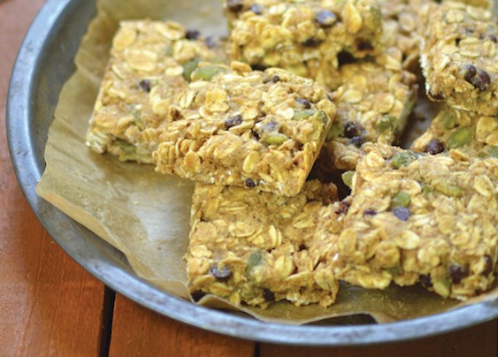 Pumpkin seed and chocolate chip oatmeal breakfast bars