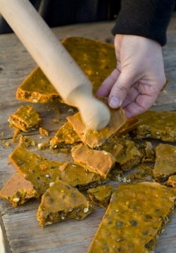 Pumpkin seed and cinnamon brittle
