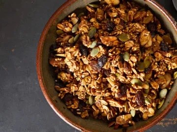 Pumpkin seed granola with millet and oats 