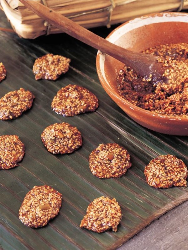 Pumpkin seed-sesame candy (Pepitoria)