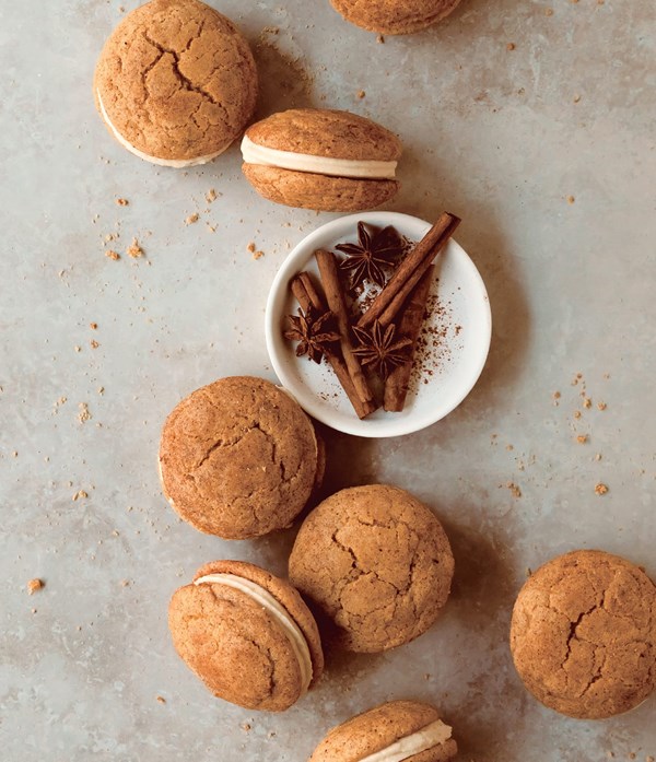 Pumpkin snickerdoodle cookie sandwiches