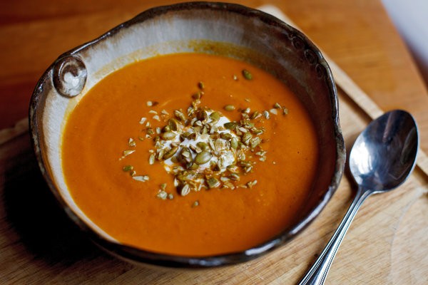 Pumpkin soup with ancho and apple