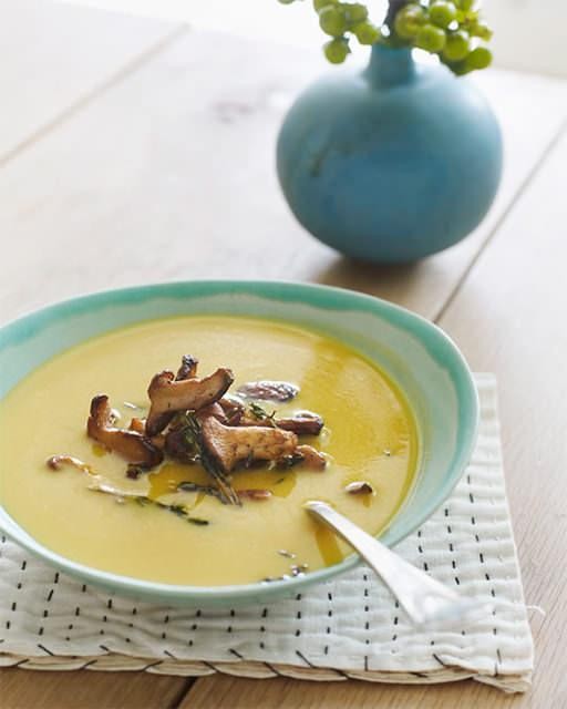 Pumpkin soup with chanterelles