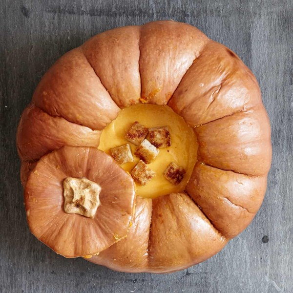 Pumpkin soup with cream, croutons and Gruyère