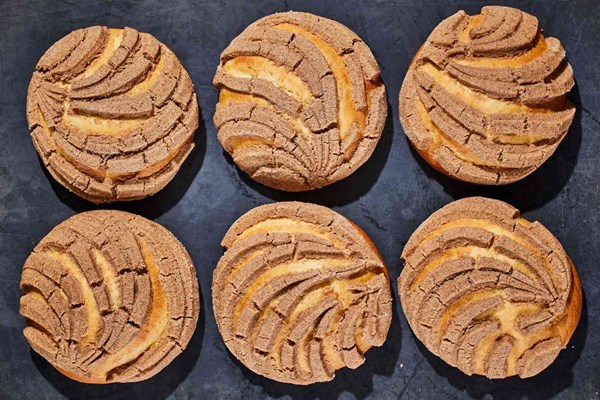 Pumpkin spice conchas