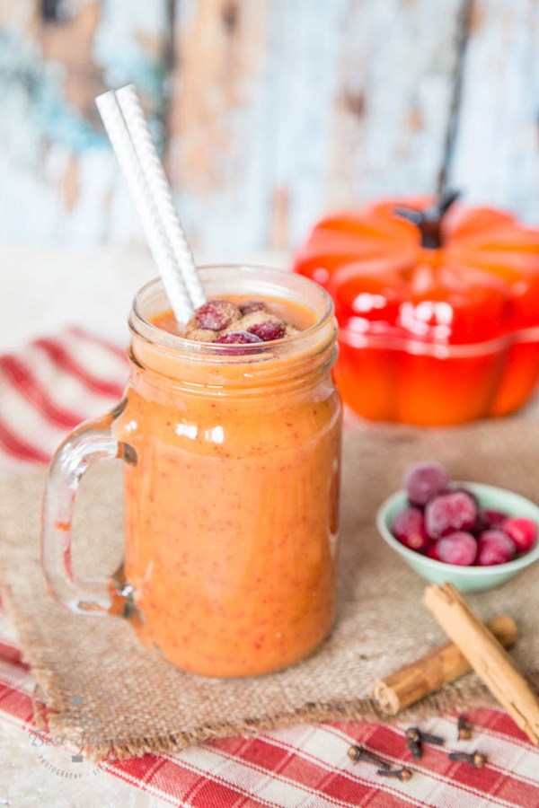 Pumpkin spice smoothie with cranberries