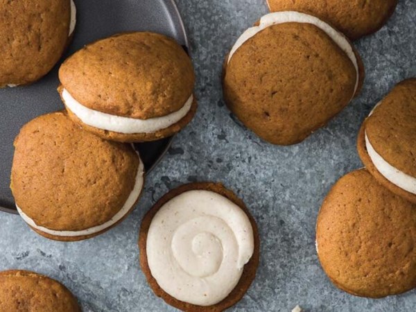 Pumpkin spice whoopie pies