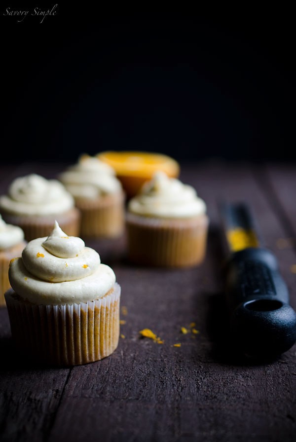 Pumpkin spiced cupcakes with orange curd
