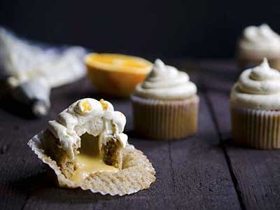 Pumpkin-spiced cupcakes with orange curd