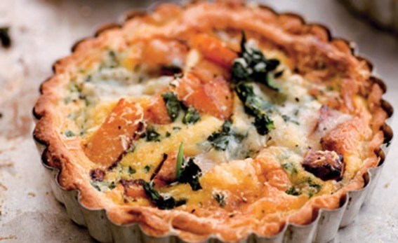 Pumpkin tarts with spinach and Gorgonzola