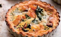 Pumpkin tarts with spinach and Gorgonzola