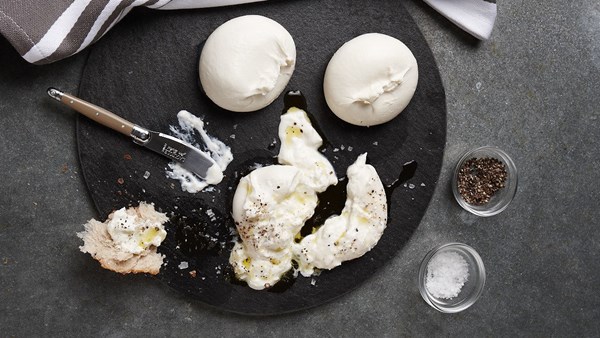 Purchased mozzarella curd and stracciatella filling (Burrata 2)