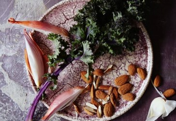 Purple kale, shallots & almonds