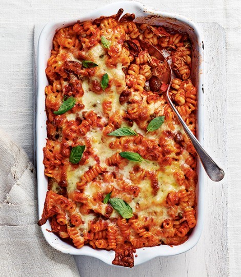 Puttanesca pasta bake