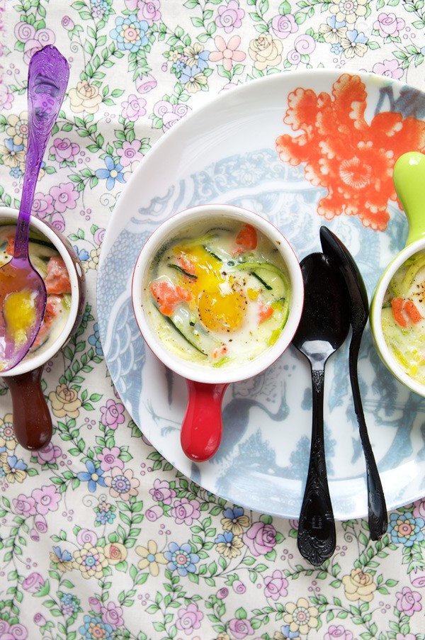 Quails eggs en cocotte with leek, zucchini and smoked salmon (Oeufs de caille en cocotte avec poireau, courgette et saumon fumé)