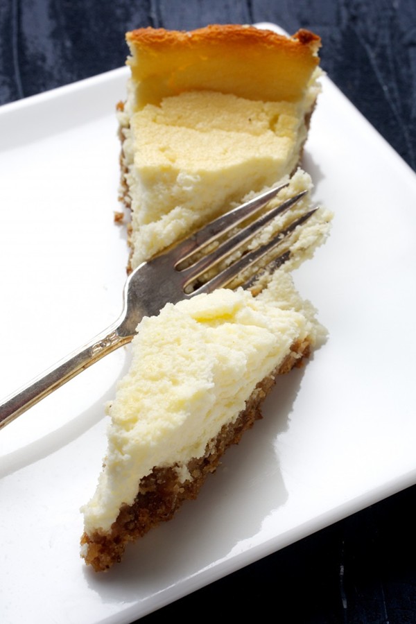 Quark cheesecake with pretzel crust (Topfentorte)