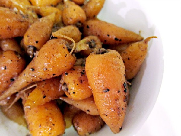 Quatre épices glazed carrots