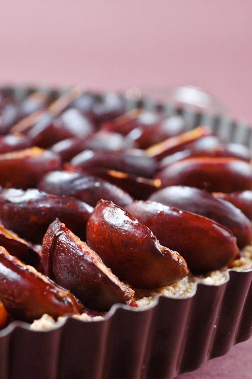 Quetsche plum tart with walnut cream (Tarte aux quetsches et crème de noix)