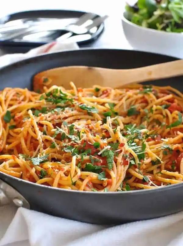 Quick & easy fiery pasta (Arrabiata)