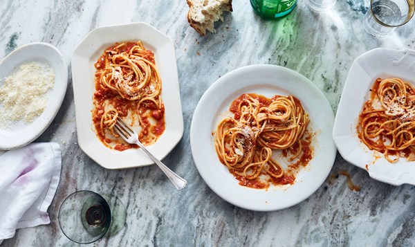 Quick 5-ingredient tomato sauce