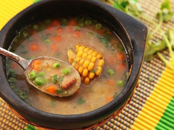 Quick and easy dairy and fat-free Colombian vegetable soup (Ajiaco negro)