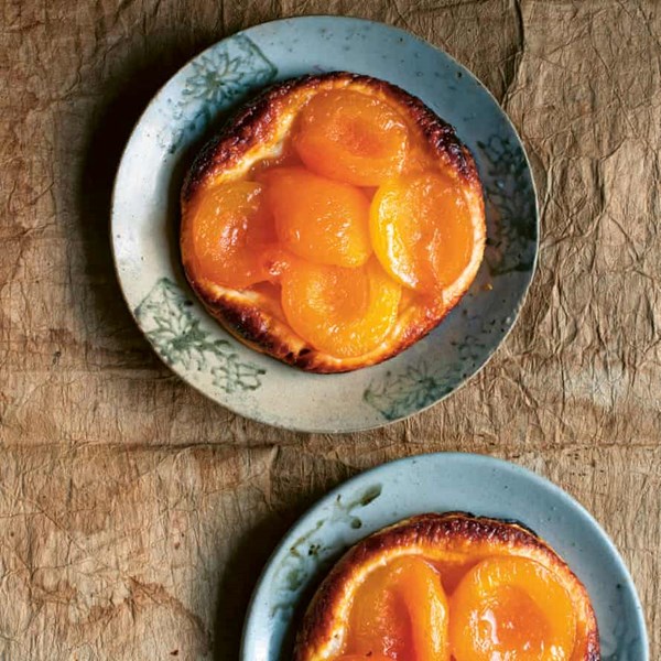 Quick apricot tarts