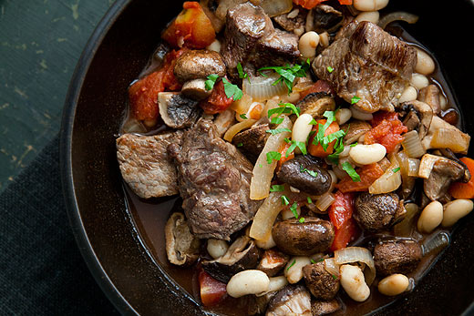 Quick beef stew with mushrooms and white beans