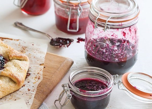 Quick blackberry-blueberry jam
