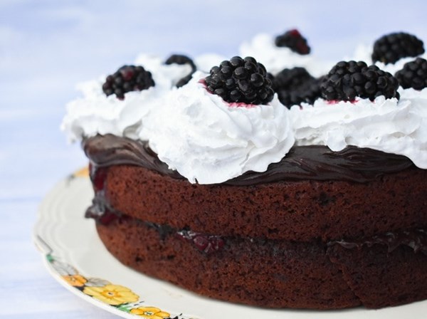 Quick blackberry chocolate cake