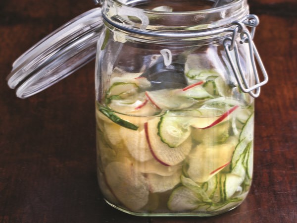 Quick bread-and-butter apple pickles