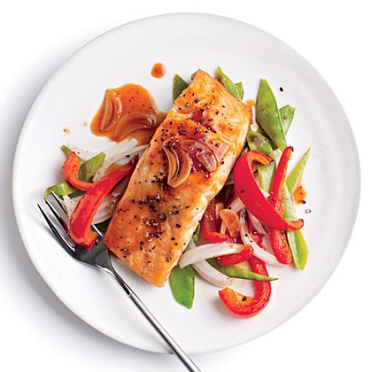 Quick broiled salmon with vegetables
