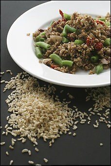 Quick brown rice with tuna and green beans