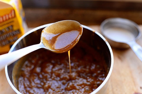 Quick caramel sauce