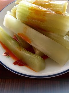 Quick celtuce pickle (Pào wōsŭn / 泡萵筍)