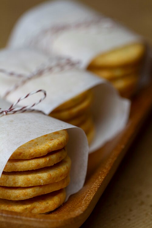 Quick cheese crackers