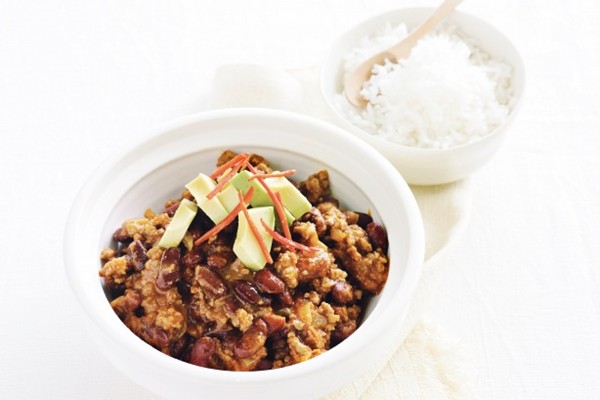 Quick chilli con carne with avocado and fresh chilli