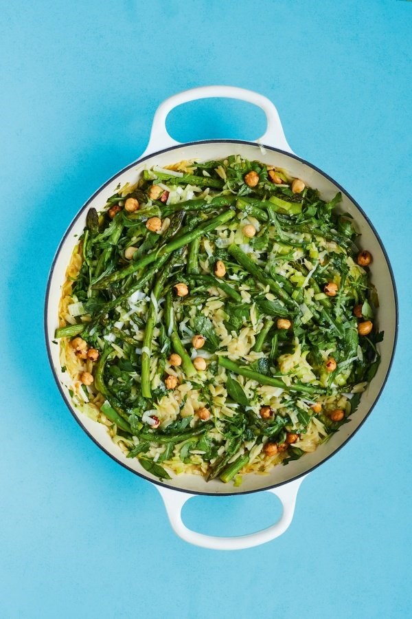 Quick cook leek orzotto with asparagus, hazelnuts and rocket