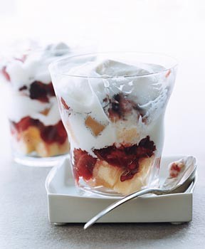 Quick cranberry trifles