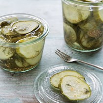 Quick dill pickles