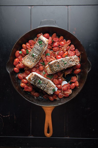 Quick fish filets in tomato sauce